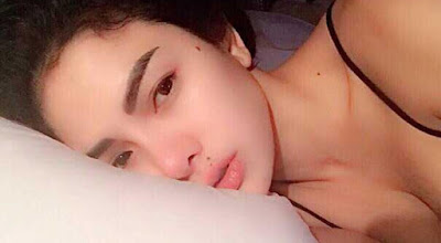 Foto Hot Nikita Mirzani Tanpa Bra dan CD