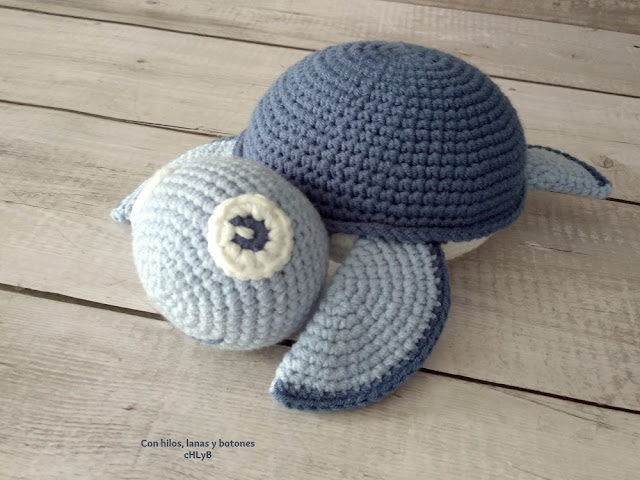 Con hilos, lanas y botones: tortuga de agua amigurumi (Vibemai)