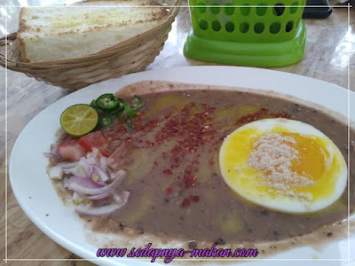 set kacang poi dengan roti bakar