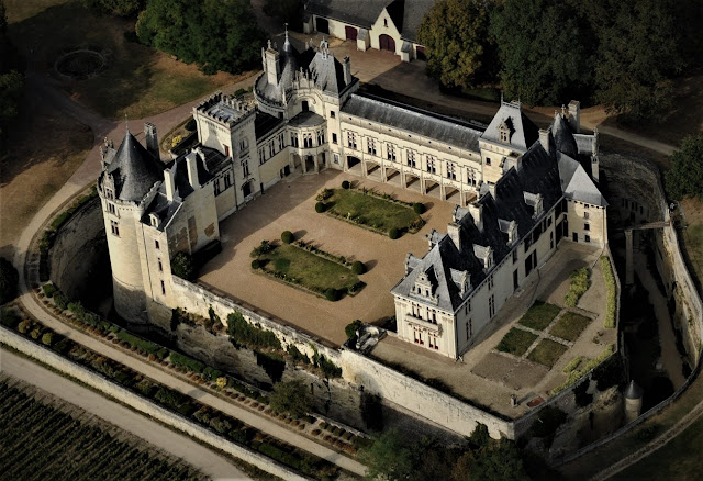 Шато де Брезе (Château de Brézé)