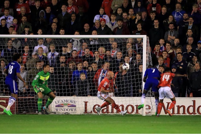 Com gols de brasileiros, Chelsea vence o Walsall pela Capital One Cup