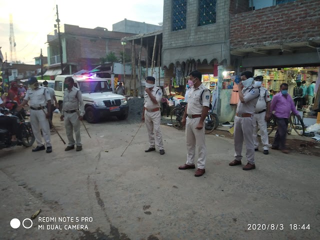 अतिक्रमण ग्रसित मझौली मेन मार्केट में व्यवस्था सुधारने जुटी पुलिश,मास्क ना लगाने वालों पर की गई चलानी कार्यवाही