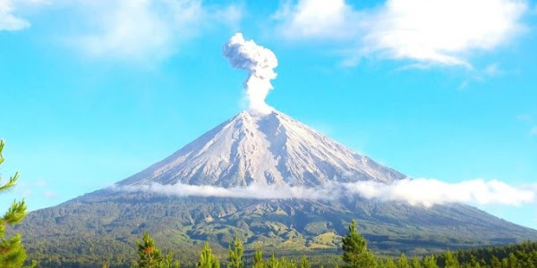 [LENGKAP] Legenda Asal Usul Gunung Merapi