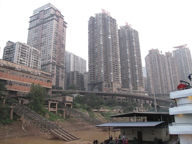 There are 6,000 high rise apts 35 stories or higher  in Chongqing, China, 2009 (1418)