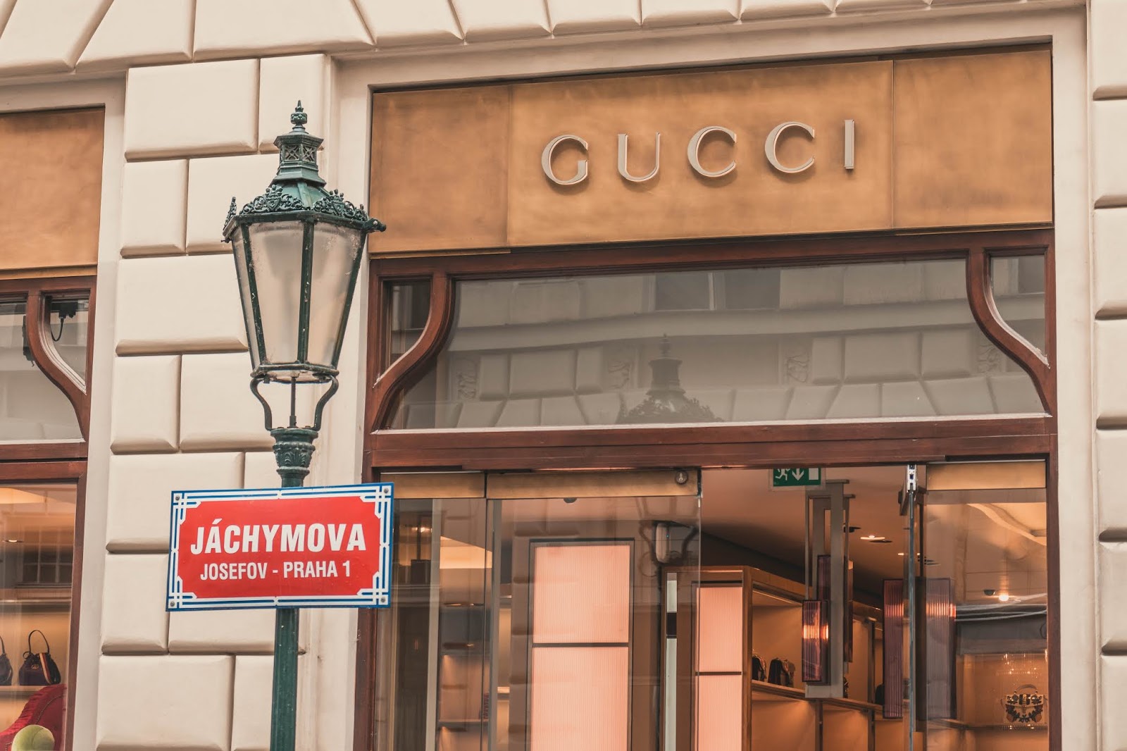 世界の英語方言 スラング大辞典 Gucci の意味 解説 用法 例文