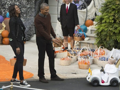 Check out this toddler dressed as Pope at White House Halloween party 