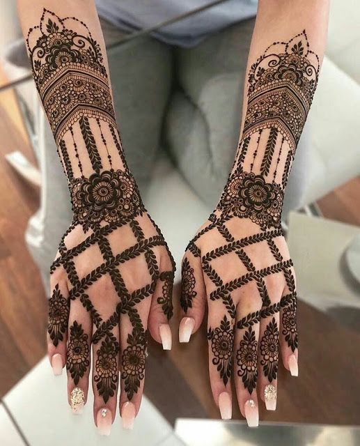 Henna-tattoo-pattern-on-hands