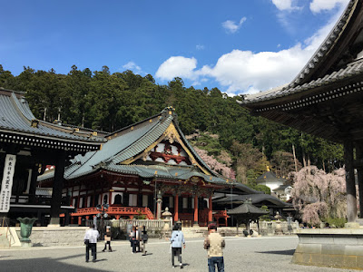 身延山久遠寺境内