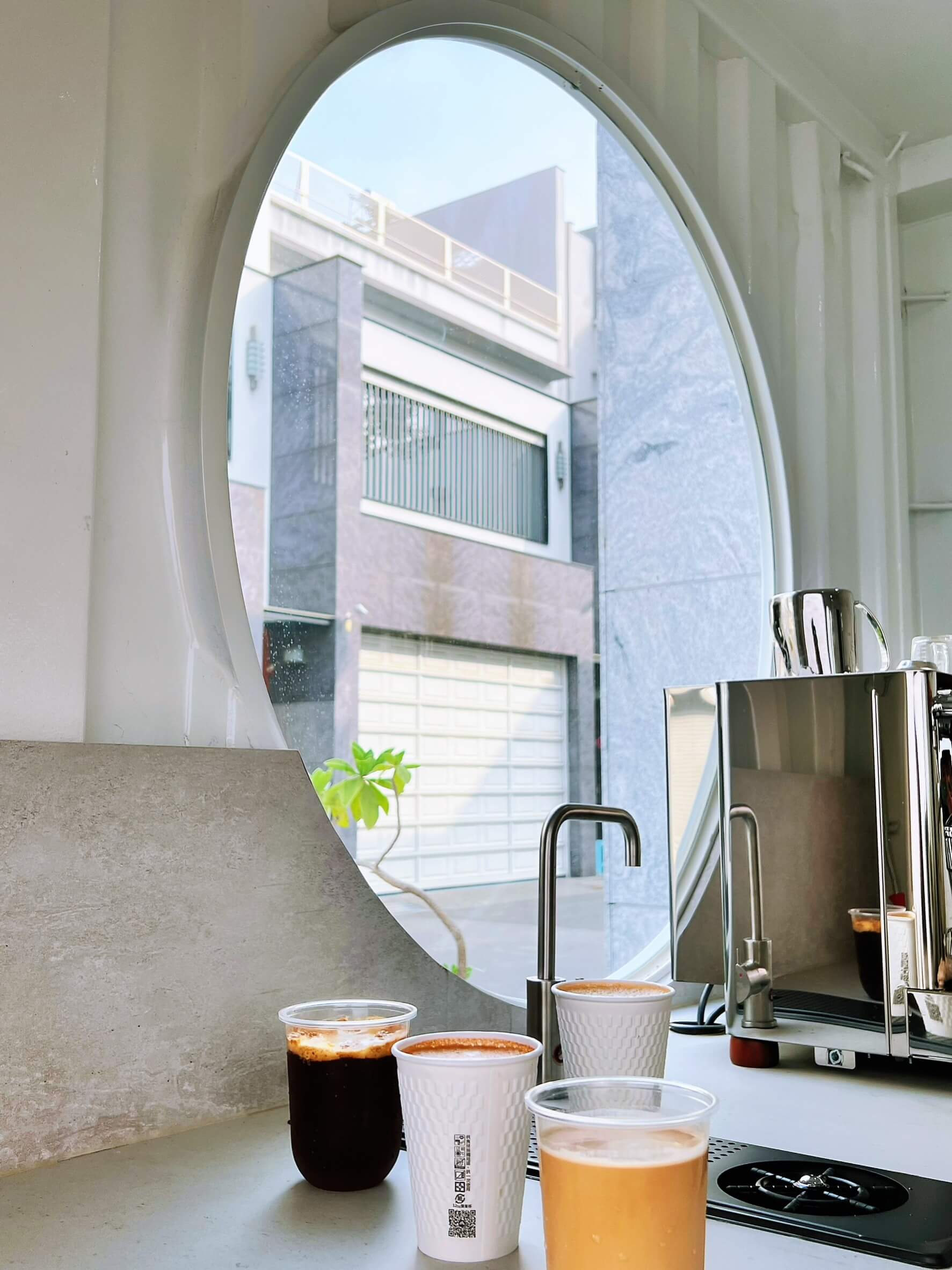 台南北區咖啡外帶【木木咖啡】住宅區裡的白色咖啡館
