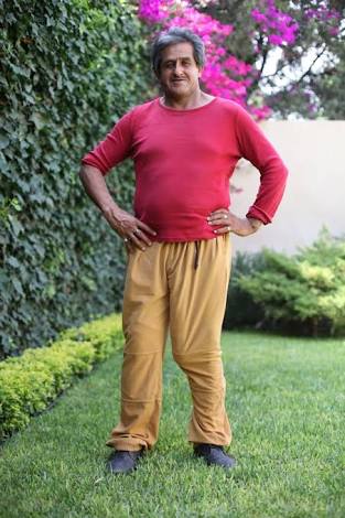   Man with 19-inch manhood desperately seek the right woman. 