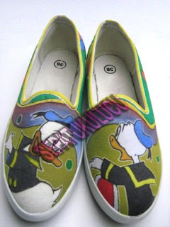  SEPATU LUKIS Sepatu Gambar Kartun 