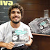 Caio Castro leva fãs à loucura durante lançamento de livro em Salvador