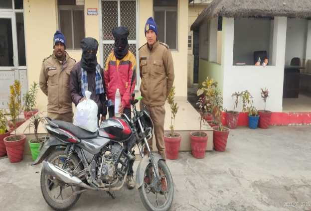 20 लीटर कच्ची शराब के साथ दो अभियुक्त गिरफ्तार 