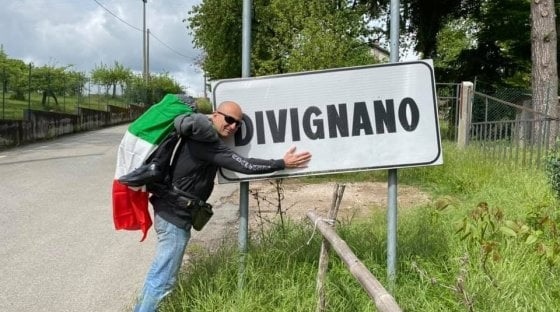 Italian mayor Gianluca Bacchetta rebels against Giuseppe Conte's decisions: 600 km on foot to Rome