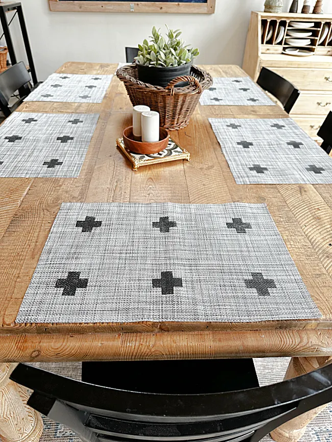 table with cross pattern placemats