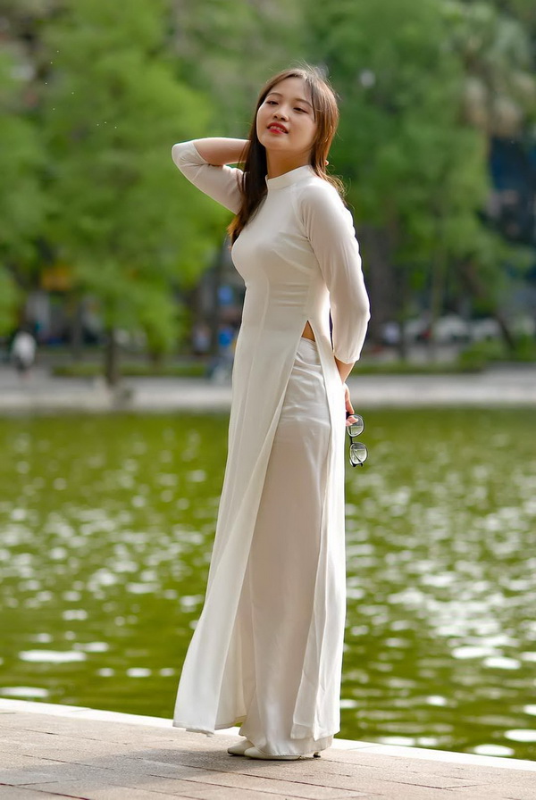 Thiếu nữ áo dài trắng