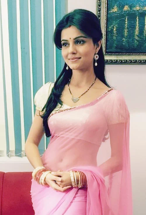 Rubina Dilaik pink saree hot photos