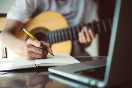 Cara Menuliskan Lagu dengan Kunci Gitar: Panduan Langkah demi Langkah