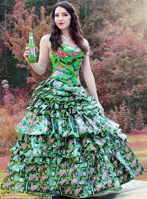 Gaun dari daur ulang sampah