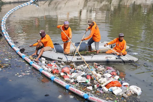 trash boom adalah