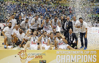 El Real Madrid suma y sigue y gana su quinta Copa Intercontinental y su quinto título del año