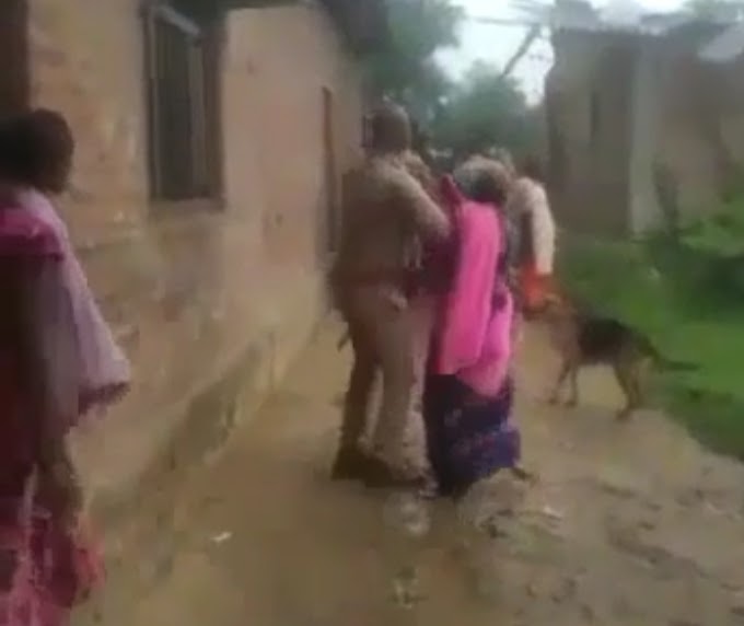पुलिस को महिलाओं ने दौड़ा-दौड़ा कर पीटा,जान बचा कर भागने को मजबूर हुई पुलिस, वीडियो वायरल