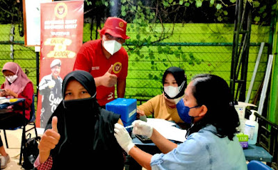 Usai Sholat Tarawih, Binda Kepri Gelar Vaksinasi di Ponpes Al Amin Tanjung Piayu
