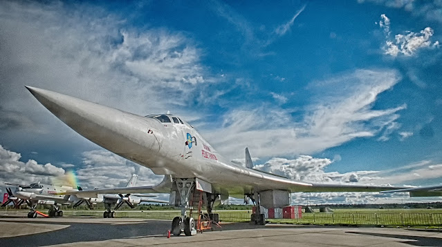 Дальний бомбардировщик Ту-160. Статическая экспозиция военной авиационной техники на аэродроме в Кубинке во время форумка Армия 2020
