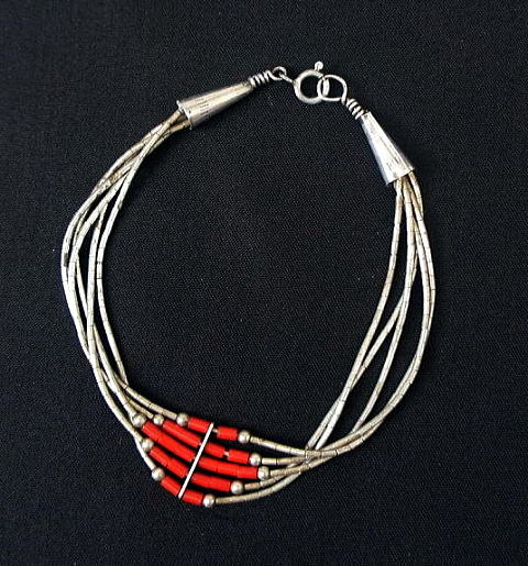 http://nuts-smith.biz/et-jewelry-bracelet-37-navajo-liquid-red.html