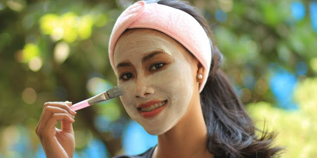 Segarkan Kulit Wajah Pakai Masker Mentimun Madu