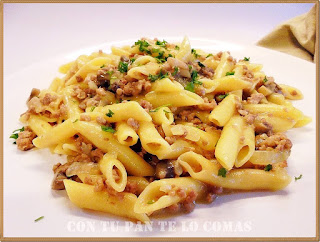 Macarrones con carne al azafrán