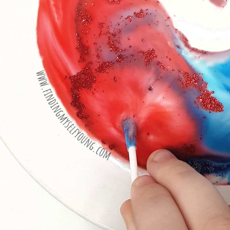 dishwashing liquid repelling red food colouring