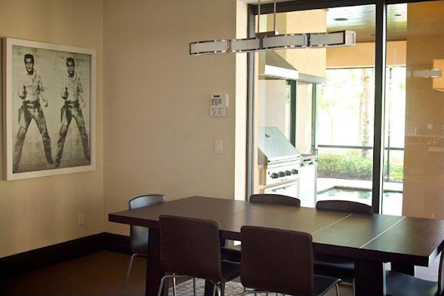 Picture of dining table in the dining room