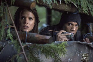 Octavia and Bellamy preparing for Grounder attack