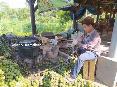 pengrajin kolang kaling majalengka