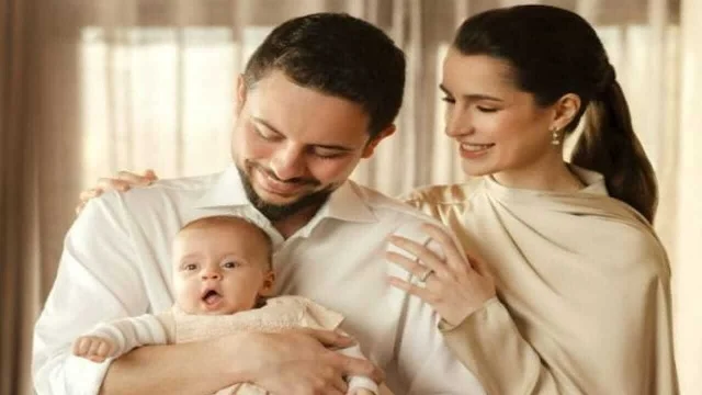 ولي العهد الأردني الأميرة رجوة الحسين الأميرة إيمان صورة عائلية ملكية العام الجديد في الأردن العائلة الملكية الأردنية صندوق الأمان للأيتام تهنئة العام الجديد