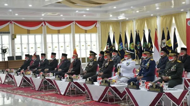 Pangdam I/BB Hadiri Penaikan dan Penurunan Bendera Upacara HUT ke-76 Kemerdekaan RI