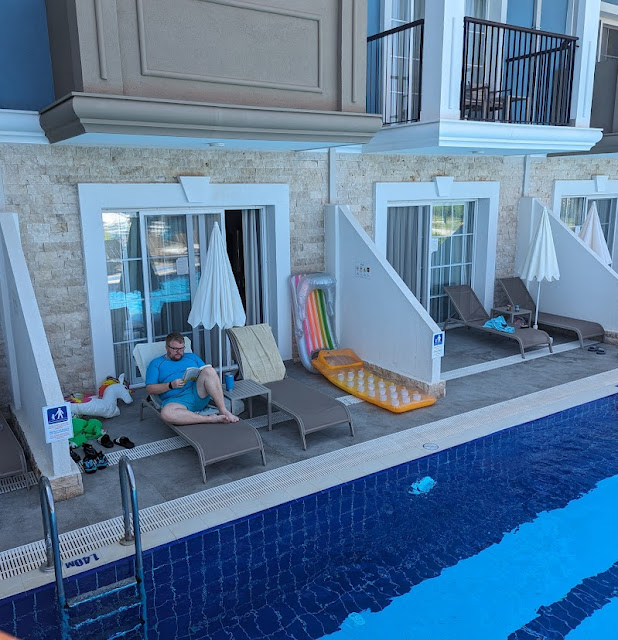 Ephesia Holiday Beach Club in Kusadasi - Review & Tips  - swim up terrace