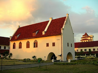 Travel Advisor go to Fort Rotterdam in Makassar Indonesia