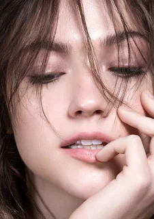 jesse quick actress violett beane, she is biting her little finger nail