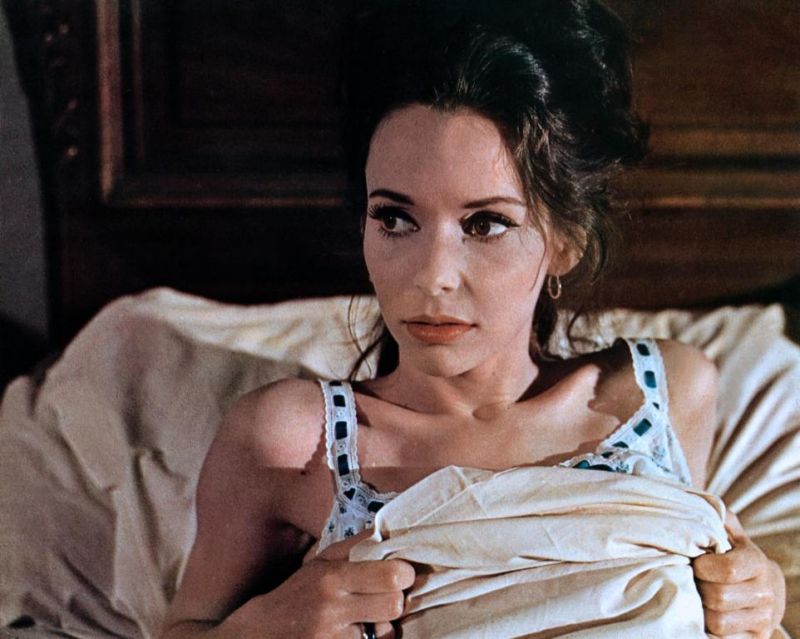 Fotograf a la actriz Susan Strasberg en una escena del film The High 