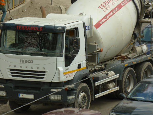 Iveco Trakker 310  6x4  Concrete Truck White