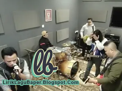 Lirik Lagu Rocky Labu - Sebuah Potret Usang