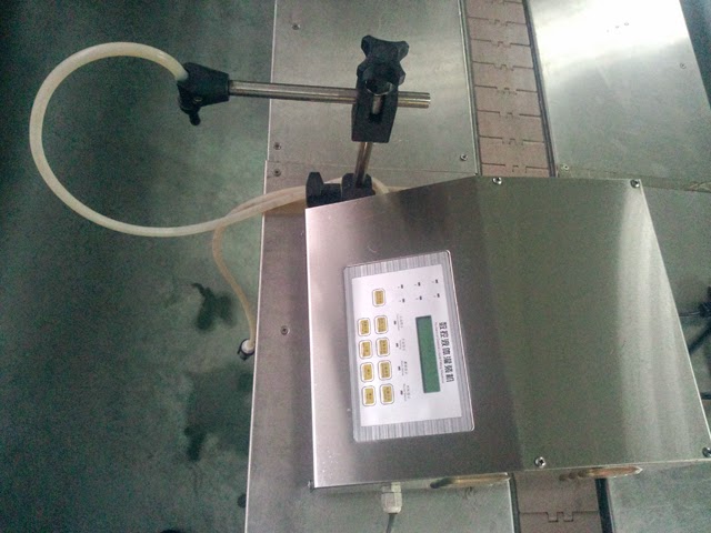 semi automatic small liquid filler