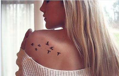 TATUAJES PEQUEÑOS DE AVES EN ESPALDA