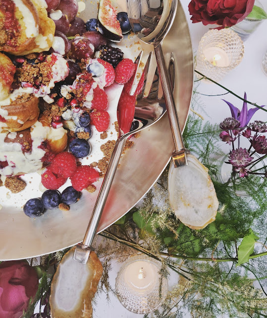 sweet Yorkshire puddings with fruit and crumble