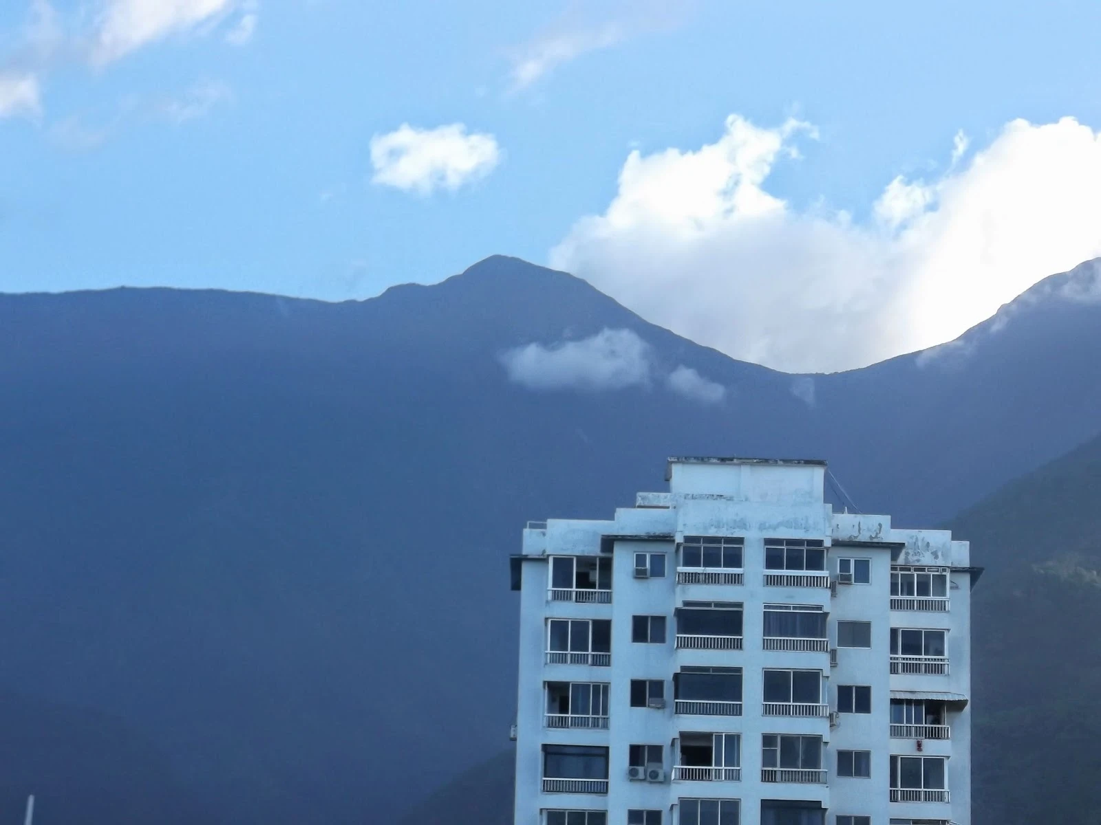 Cerro Avila "Waraira Repano" . Milagros Fernández 0212.4223247