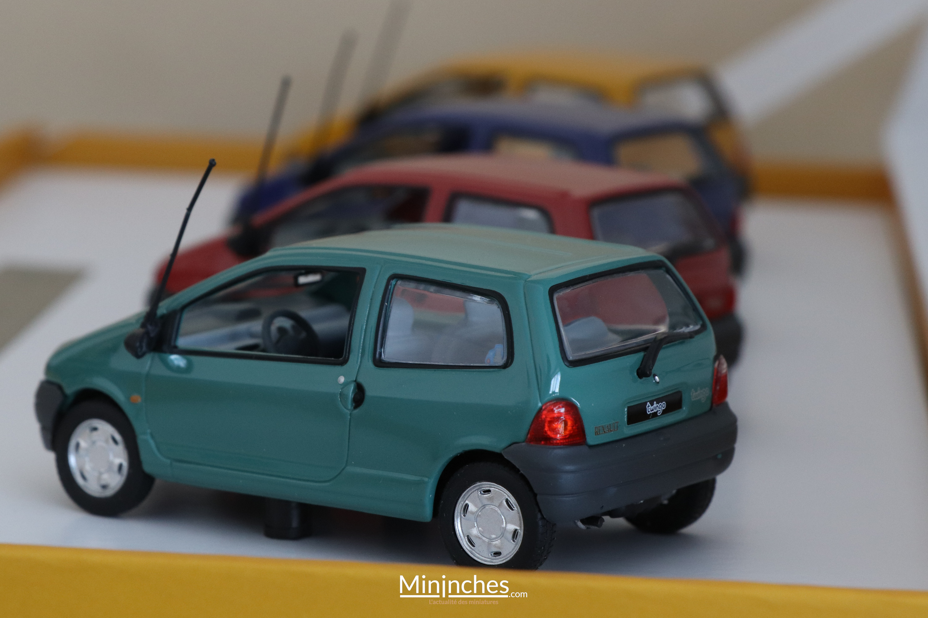La Renault Twingo I (1993) fête ses 30 ans en miniature Norev 1/43 et 3  inches ! - Mininches
