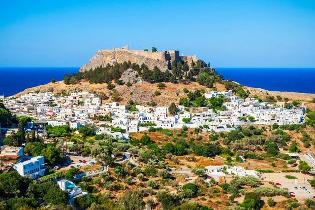 Σοβαρές ζημιές σε ιστορικό μνημείο της Ρόδου – Συνελήφθησαν τέσσερις Γερμανοί τουρίστες