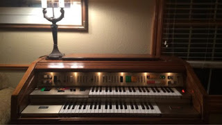 Wurlitzer electronic organ with two keyboards